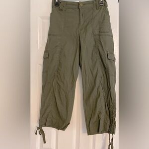 Roz & Ali women’s capri pants, khaki green, size 14